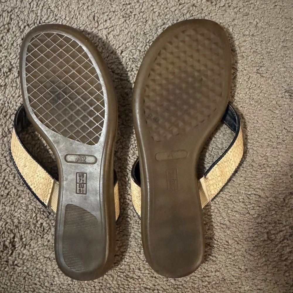 A2 By Aerosoles Beige and Black Women's Sandals - Picture 3 of 3